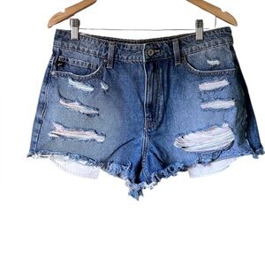 Kancan women’s medium wash Distressed Cut off jean shorts 
11 29
